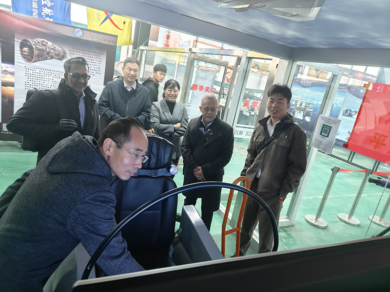 馬來西亞教育專員高度評價亞光速航空航天館